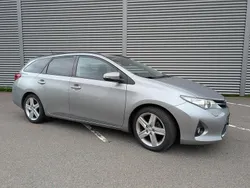 Grå Begagnad 2014 Toyota Auris Touring Sports Kombi | 129 000 kr (Marknadspris)