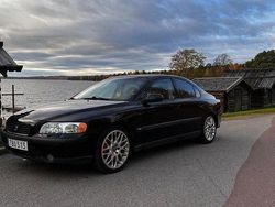 Svart Begagnad 2002 Volvo S60 Sedan | 50 000 kr