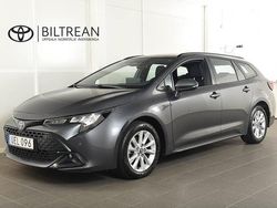 Mörkgrå Begagnad 2023 Toyota Corolla Active Kombi | 269 900 kr (Marknadspris)
