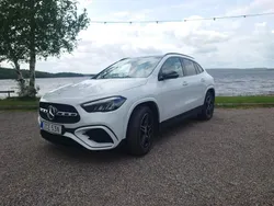 Vit Begagnad 2024 Mercedes GLA250 SUV | 425 000 kr (Dyr)