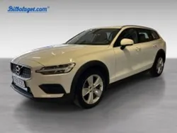 Vit Begagnad 2020 Volvo V60 CC SE Kombi | 264 900 kr (Marknadspris)
