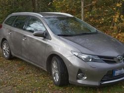 Brun Begagnad 2014 Toyota Auris Touring Sports Executive Kombi | 81 000 kr (Marknadspris)