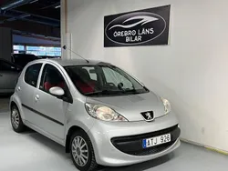 Grå Begagnad 2008 Peugeot 107 Halvkombi | 34 900 kr (Marknadspris)