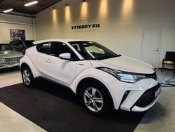 Vit Begagnad 2021 Toyota C-HR Active SUV | 199 900 kr (Marknadspris)
