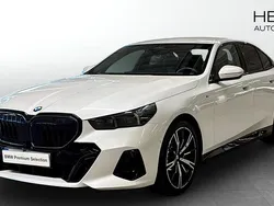 Vit (white) Begagnad 2025 BMW 520 M Sport Sedan | 628 700 kr (Dyr)