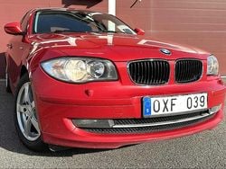 Röd Begagnad 2010 BMW 118 Halvkombi | 59 900 kr (Marknadspris)