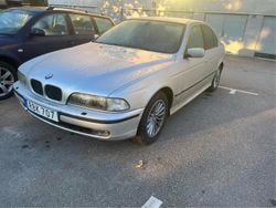 Grå Begagnad 2000 BMW 523 Sedan | 35 000 kr