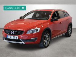 Röd Begagnad 2016 Volvo V60 CC Summum Kombi | 204 900 kr (Marknadspris)