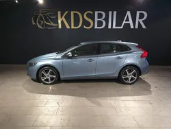 Ljusblå (blå) Begagnad 2017 Volvo V40 Kinetic Kombi | 159 500 kr (Lite dyr)