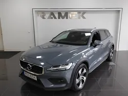 Grå Begagnad 2022 Volvo V60 CC Momentum Kombi | 309 000 kr (Bra pris)