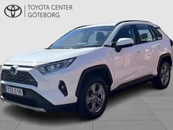 Vit Begagnad 2022 Toyota RAV4 Hybrid Active SUV | 364 900 kr (Marknadspris)