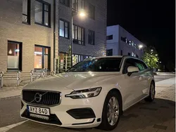 Vit Begagnad 2020 Volvo V60 Momentum Kombi | 192 900 kr (Marknadspris)