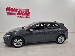 Grå Begagnad 2022 VW Golf VIII Halvkombi | 279 900 kr (Marknadspris)