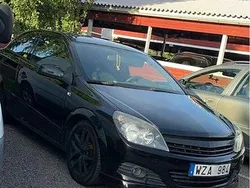 Svart Begagnad 2005 Opel Astra GTC Halvkombi | 30 000 kr