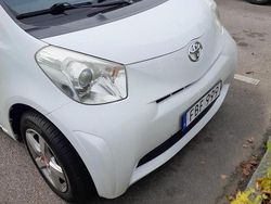 Vit Begagnad 2009 Toyota iQ Halvkombi | 43 000 kr (Lite dyr)