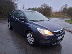 Blå Begagnad 2011 Ford Focus Halvkombi | 15 000 kr (Superpris)