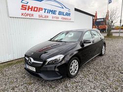 Svart Begagnad 2018 Mercedes A180 Halvkombi | 184 900 kr (Marknadspris)