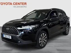 Svart Ny 2024 Toyota Corolla Cross Style SUV | 409 500 kr (Marknadspris)