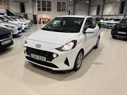 Vit Begagnad 2021 Hyundai i10 Essential Halvkombi | 139 500 kr (Marknadspris)