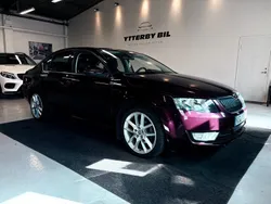 Mörkröd (röd) Begagnad 2013 Skoda Octavia Ambition Halvkombi | 94 900 kr (Lite dyr)
