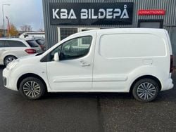 Vit Begagnad 2017 Peugeot Partner Minibuss | 79 900 kr (Lite dyr)