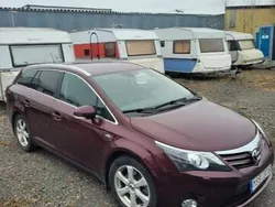 Röd Begagnad 2012 Toyota Avensis Executive Kombi | 124 900 kr (Marknadspris)