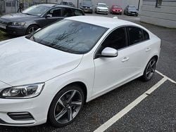 Vit Begagnad 2016 Volvo S60 R-Design Sedan | 135 000 kr (Bra pris)