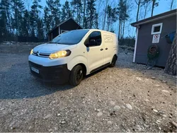 Vit Begagnad 2018 Citroën Jumpy Minibuss | 158 000 kr (Lite dyr)