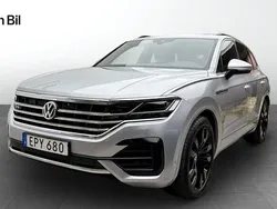 Silver (dark court green) Begagnad 2018 VW Touareg R-line SUV | 499 900 kr (Lite dyr)