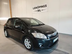 Svart Begagnad 2011 Toyota Auris Hybrid Premium Halvkombi | 97 500 kr (Marknadspris)