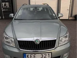 Grön Begagnad 2010 Skoda Octavia Elegance Kombi | 39 000 kr (Marknadspris)