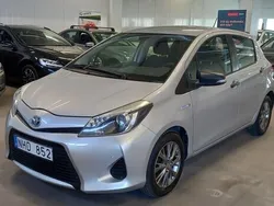 Silver Begagnad 2013 Toyota Yaris Hybrid Life Halvkombi | 115 000 kr (Marknadspris)
