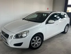 Vit Begagnad 2013 Volvo V60 Momentum Kombi | 74 900 kr (Bra pris)