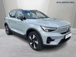 Grå Begagnad 2023 Volvo XC40 Plus SUV | 399 500 kr