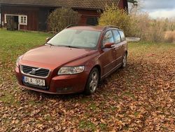 Röd Begagnad 2009 Volvo V50 Momentum Kombi | 22 500 kr (Marknadspris)