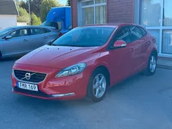Röd Begagnad 2014 Volvo V40 Kinetic Kombi | 96 500 kr (Marknadspris)