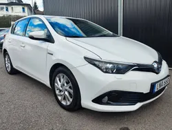 Vit Begagnad 2018 Toyota Auris Hybrid Halvkombi | 154 900 kr (Marknadspris)
