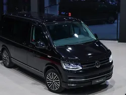 Svart (svart metallic ) Begagnad 2017 VW Multivan Highline Minibuss | 478 000 kr (Lite dyr)