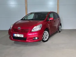 Mörkröd (röd) Begagnad 2011 Toyota Verso Multidrive S Minibuss | 144 900 kr (Lite dyr)