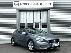 Grå Begagnad 2015 Volvo V40 Kinetic Kombi | 124 800 kr (Marknadspris)