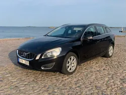 Svart Begagnad 2011 Volvo V60 Momentum Kombi | 85 000 kr (Marknadspris)