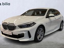 Vit Begagnad 2022 BMW 118 M Sport Halvkombi | 279 000 kr (Lite dyr)