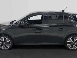 Svart Begagnad 2022 Peugeot e-208 GT Halvkombi | 195 000 kr (Marknadspris)