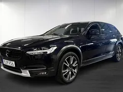 Mörkblå (blue) Begagnad 2017 Volvo V90 CC Inscription Kombi | 249 000 kr (Bra pris)