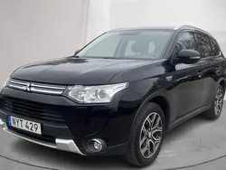 Svart Begagnad 2015 Mitsubishi Outlander SUV | 117 800 kr