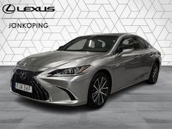 Ljusgrå Begagnad 2023 Lexus ES300H Limited Edition Sedan | 439 900 kr (Marknadspris)