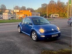 Blå Begagnad 2003 VW Beetle Halvkombi | 24 000 kr (Superpris)