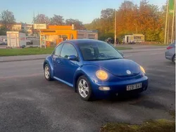 Blå Begagnad 2003 VW Beetle Halvkombi | 24 000 kr (Superpris)