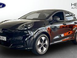 Svart (black) Ny 2025 Ford Puma Gen-E SUV | 398 000 kr (Marknadspris)