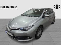 Ljusgrå (grå) Begagnad 2016 Toyota Auris Halvkombi | 109 900 kr (Marknadspris)